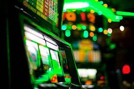 Fitur streaming berkualitas tinggi untuk permainan live dealer di monsterbet88